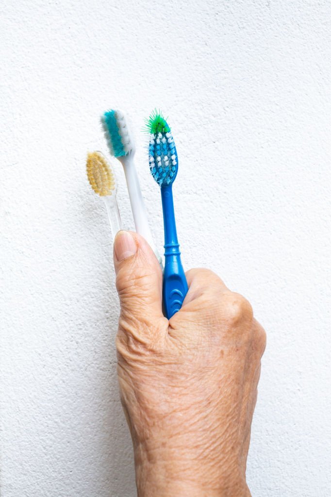 resue old toothbrush